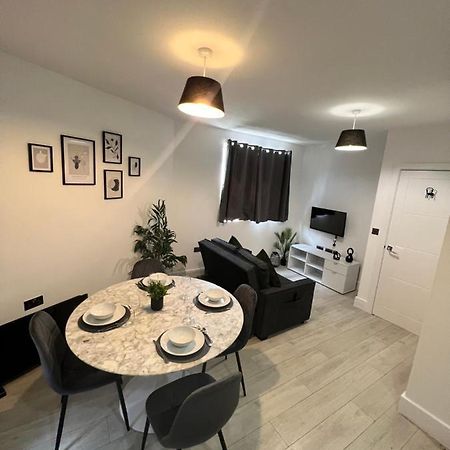 2 Bedroom Flat London Bagian luar foto