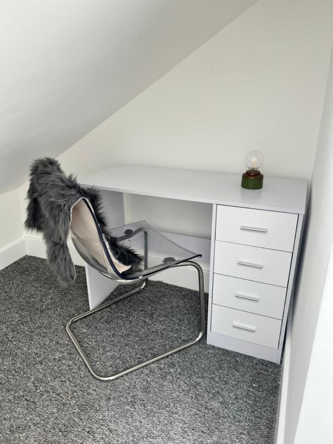 2 Bedroom Flat London Bagian luar foto